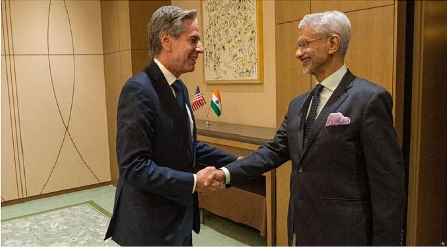 जापान में विदेश मंत्री ने महात्मा गांधी की प्रतिमा का अनावरण किया