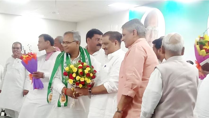 नीतीश कुमार का सीधा आदेश- जदयू में आए आईएएस मनीष वर्मा बने राष्ट्रीय महासचिव