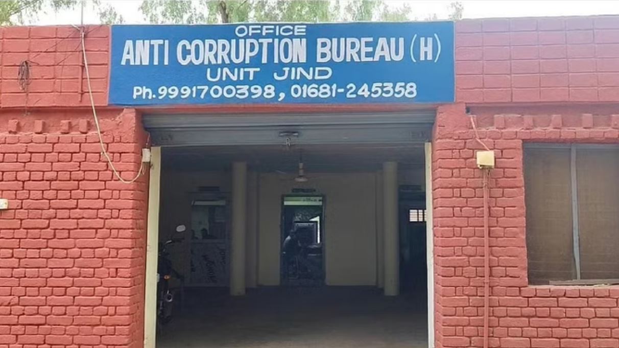 जींद: ईंट भट्ठा संचालक से डेढ़ लाख रुपये रिश्वत लेते खनन अधिकारी गिरफ्तार