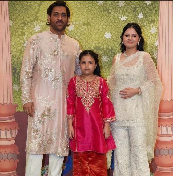 X यूजर ने धोनी के खिलाफ की नस्लवादी टिप्पणी, पोस्ट हुई वायरल