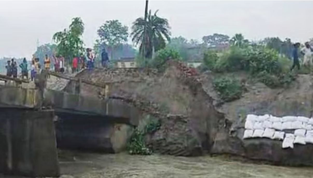 सीवान ने एक दिन में बनाया तीन पुल टूटने का रिकॉर्ड; 200 गांव प्रभावित