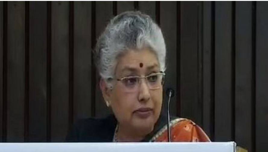 सुप्रीम कोर्ट की सुनवाई में बनियान पहनकर शामिल हुआ शख्स, जज भड़क उठीं