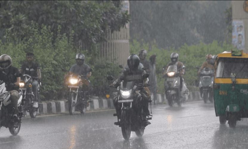 उमसभरी गर्मी से मिली दिल्ली वालों को राहत, कई इलाकों में बारिश