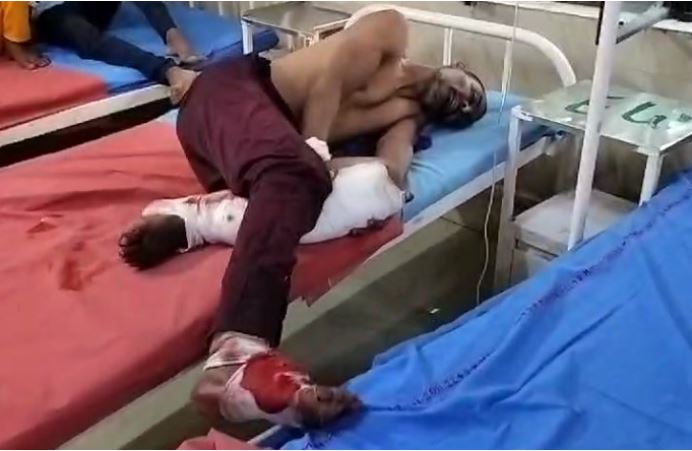 कांवड़ियों की डीसीएम लेकर भाग रहे चालक ने ट्रक में मारी टक्कर, घायल