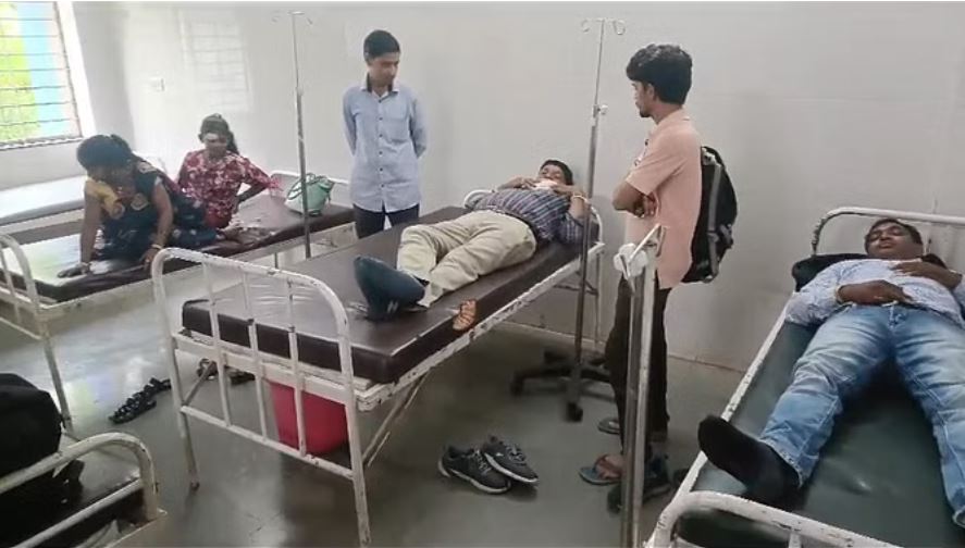 एमपी: कावड़ यात्री को बचाने के चक्कर में बस और ट्रक की हुई भिड़ंत, 14 यात्री घायल