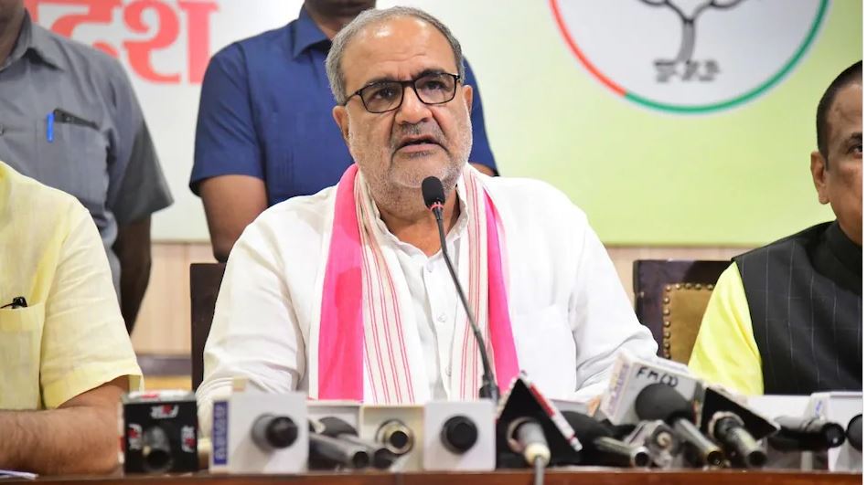 'सीएम बदलने की चर्चा गलत', यूपी में सियासी उठापटक पर बोले भूपेंद्र चौधरी