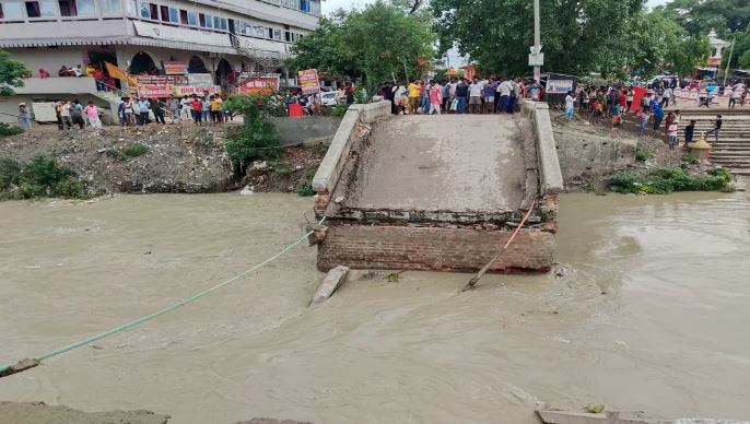 सिवान के बाद अब सारण में पुल हुआ धाराशायी, बीते 24 घंटे में 4 ब्रिज हुए धड़ाम