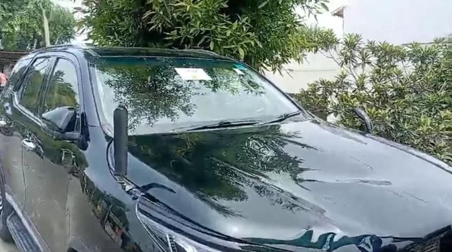 मुजफ्फरनगर: थानाभवन विधायक की कार से हुआ हादसा, दंपती और बच्चे घायल