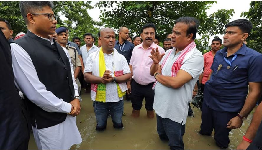 असम में बाढ़ से 23 लाख से अधिक लोग प्रभावित, सीएम ने किया कामरूप जिले में राहत शिविरों का दौरा