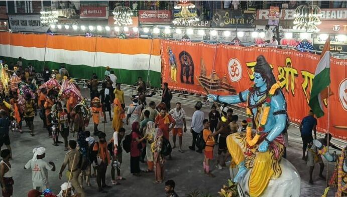 मुजफ्फरनगर में पहुंची 301 फीट की तिरंगा कावंड, बनी आकर्षण का केंद्र