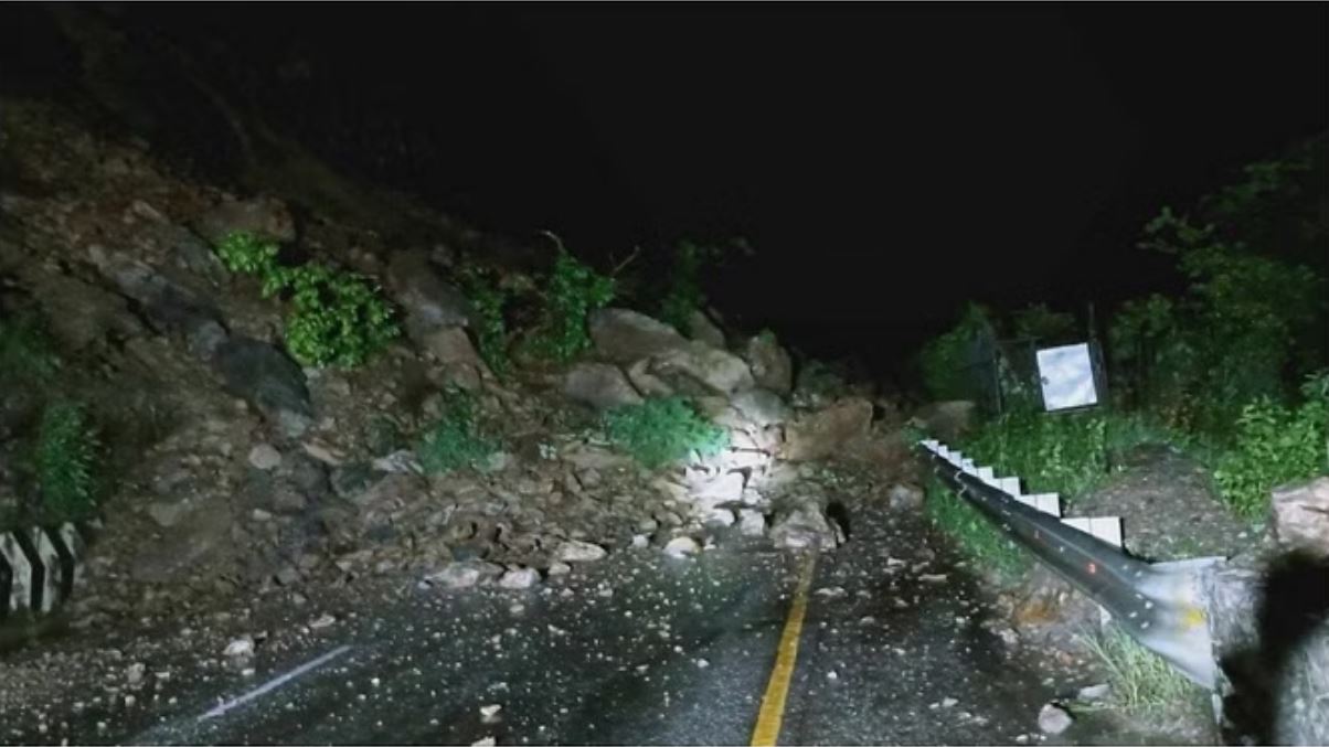 नेपाल में मौसम का कहर; भूस्खलन में दो बसें त्रिशूली नदी में बहीं, 65 लोग लापता
