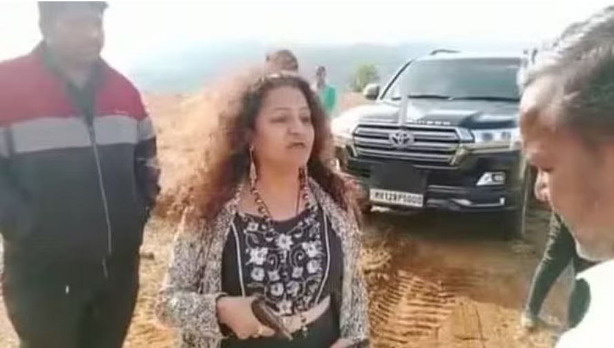 दो दिन और पुलिस हिरासत में रहेंगी पूजा खेडकर की मां