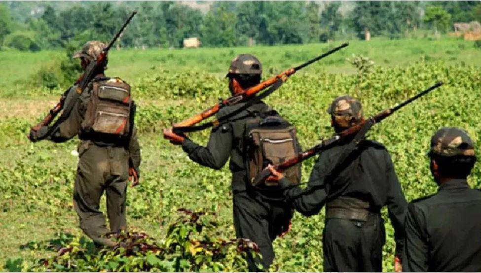 महाराष्ट्र-छत्तीसगढ़ बॉर्डर पर मुठभेड़, 12 नक्सली ढेर