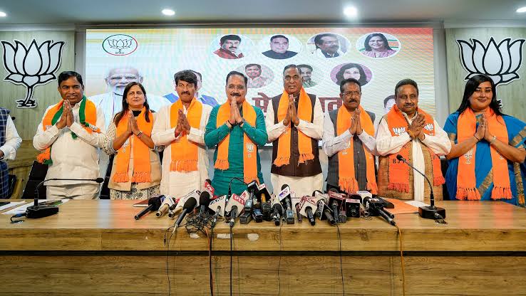दिल्ली के सभी बीजेपी सांसदों ने प्रधानमंत्री मोदी से मुलाकात की