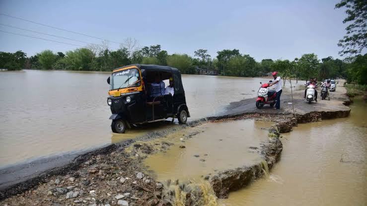 बाढ़ से असम में तीन लाख से अधिक लोग बेघर, भारी बारिश से अब तक 60 लोगों की मौत