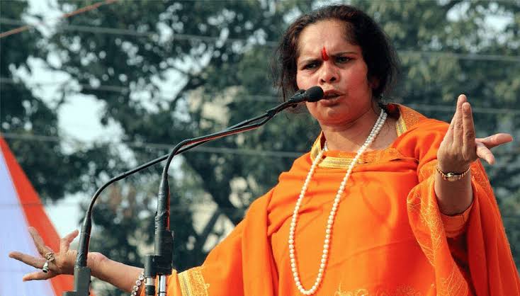 नाम लिखने में दिक्कत तो हिंदू धर्म अपना लें: साध्वी प्राची
