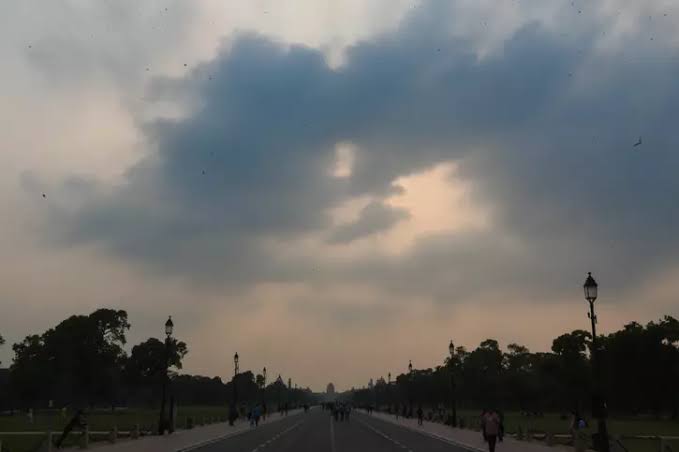 दिल्ली में सोमवार को 30 से 40 KM/H की रफ्तार से चलेगी धूलभरी आंधी
