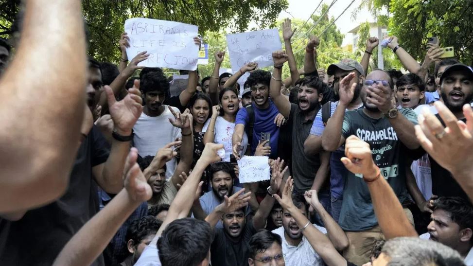 एमसीडी कमिश्नर से मुलाकात के बाद यूपीएससी छात्रों ने खत्म किया धरना