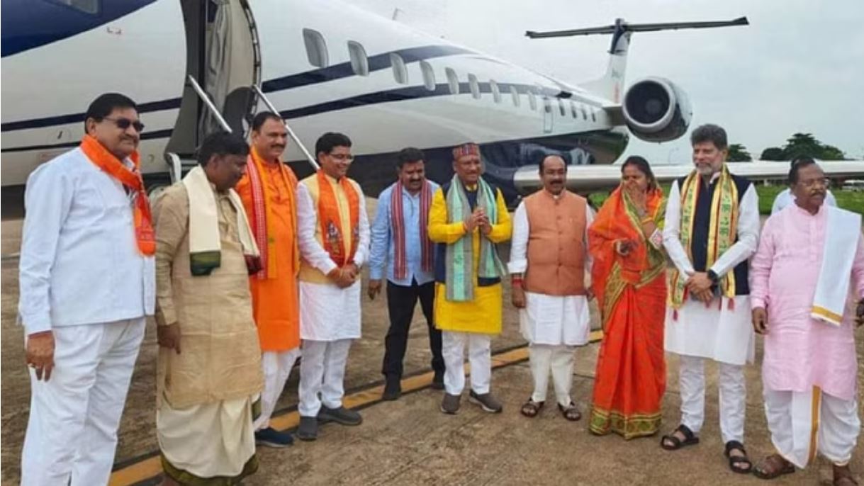 छत्तीसगढ़: 'भांचा राम' के दर्शन के लिए ननिहाल से रवाना हुए सीएम समेत मंत्रिमंडल