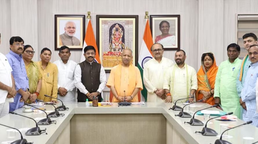 सीएम की बैठक में फिर नहीं पहुंचे केशव प्रसाद मौर्य, पल्लवी पटेल ने योगी से की मुलाकात