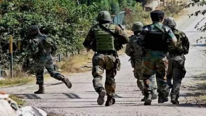 कुलगाम में दो घंटे में दूसरा एनकाउंटर, आतंकियों के साथ सुरक्षाबलों की मुठभेड़ जारी