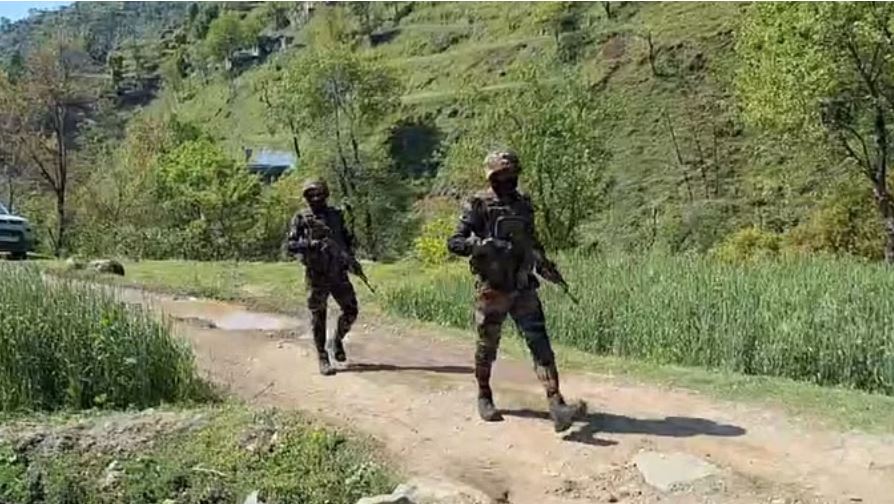 राजौरी में शौर्य चक्र सम्मानित वीडीसी परषोतम के घर पर हमला