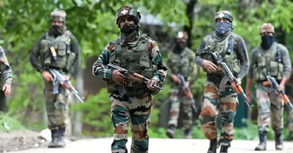 जम्मू के डोडा में आतंकियों से मुठभेड़, सुरक्षाबलों के घेरे में 3 दहशतगर्द