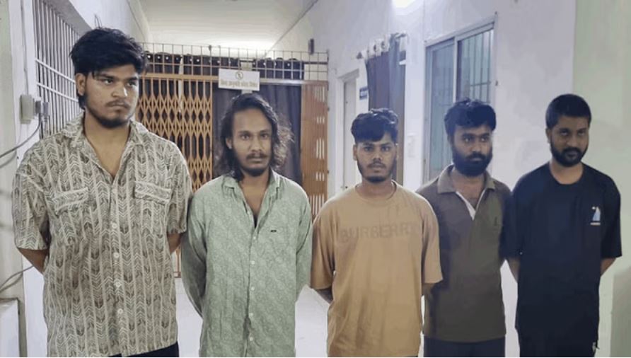 महादेव सट्टा एप: दुर्ग पुलिस ने हैदराबाद में मारी रेड, सात को दबोचा