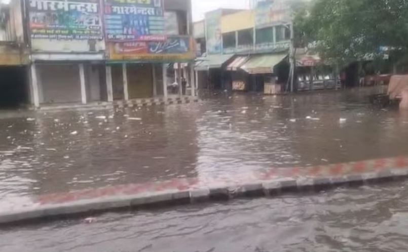 हरियाणा: बारिश में बह गए दावे, महेंद्रगढ़ का बाजार बना तालाब, दुकानों में घुसा पानी