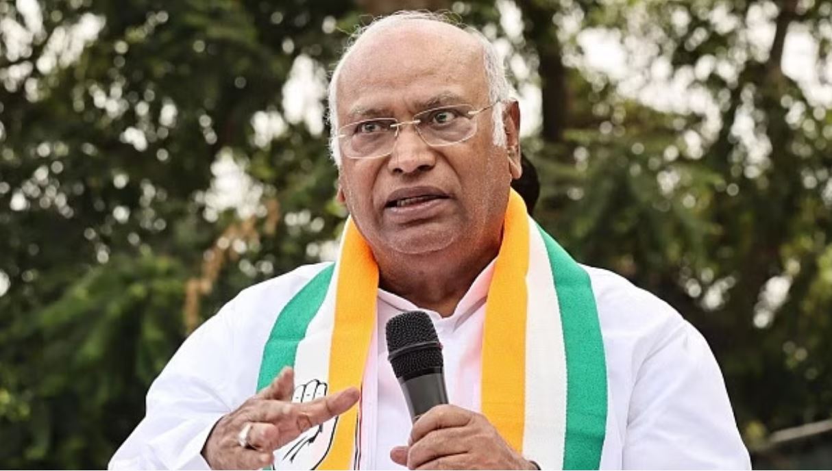 'नए सिरे से कराई जाए नीट यूजी परीक्षा', खरगे बोले- सफेद झूठ बोल रही सरकार