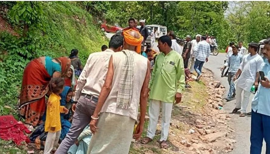 चित्रकूट: बगदरा घाटी में पलटी ट्रैक्टर-ट्रॉली, दो की मौत, 45 घायल