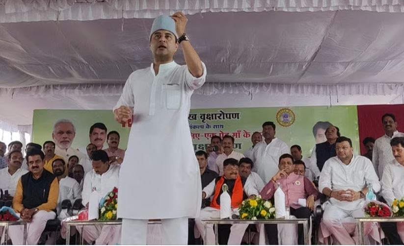 पीएम मोदी का आदेश छोड़ इंदौर आए सिंधिया, विजयवर्गीय ने किया था फोन