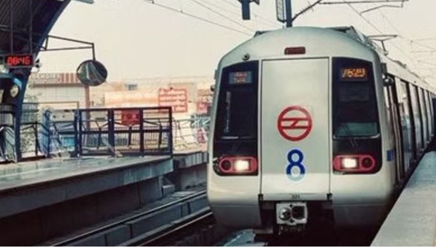 मेट्रो में शराब ले जाने पर राज्यों के आबकारी नियम होंगे लागू