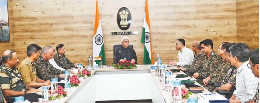 जम्मू: बढ़ती आतंकी घटना पर एलजी ने की उच्च स्तरीय सुरक्षा समीक्षा बैठक
