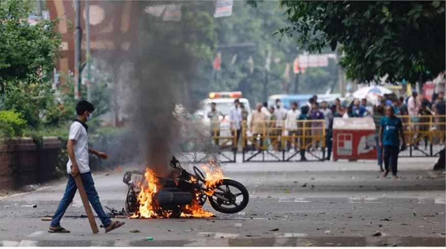 बांग्लादेश: आरक्षण को लेकर हुई हिंसा में 150 लोगों की मौत
