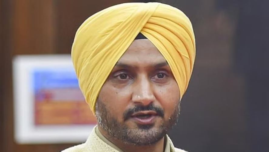 'हम नहीं भेजेंगे टीम', पाकिस्तान पर लाइव शो के दौरान भड़के हरभजन सिंह