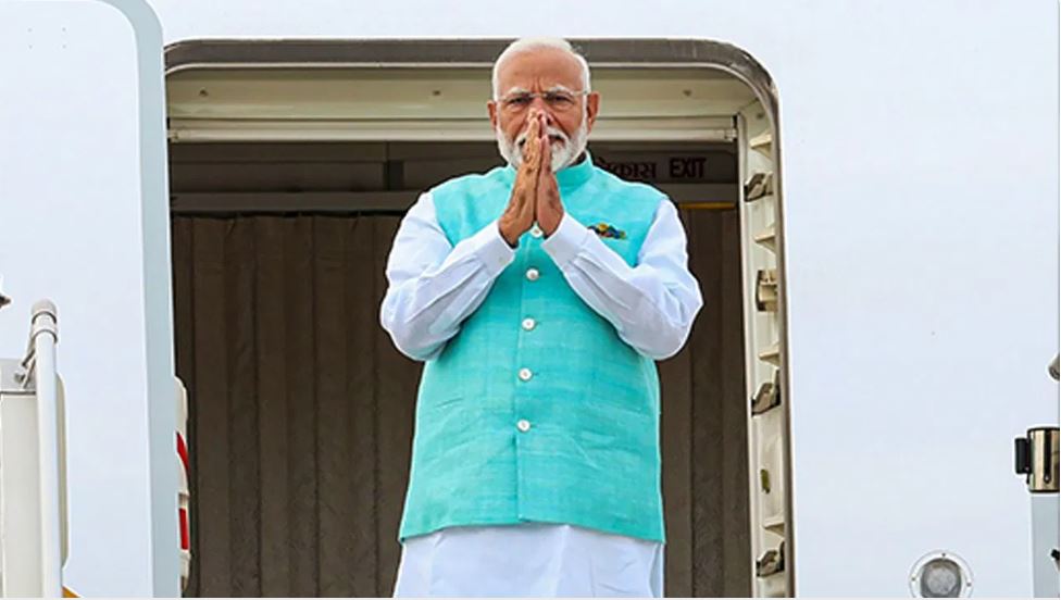 मोदीमय हुआ मॉस्को… एयरपोर्ट पर दिया गया गार्ड ऑफ ऑनर