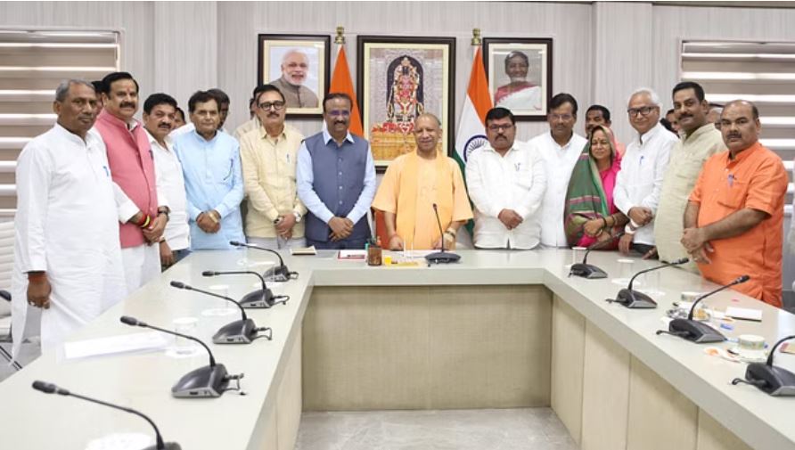 केशव मौर्या के बाद अब ब्रजेश पाठक ने सीएम योगी की बैठक से बनाई दूरी
