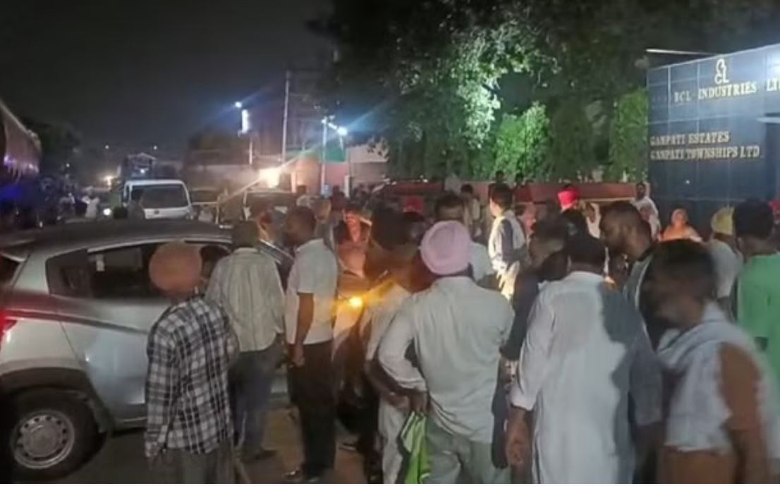 बठिंडा: कैमिकल फैक्टरी से निकलने वाली राख से परेशान लोग धरने पर बैठे