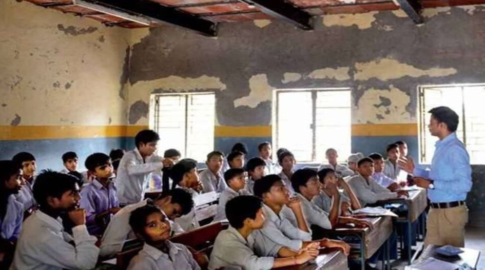 दिल्ली: शिक्षकों का आरोप- पढ़ाने के अलावा कराये जा रहे दूसरे काम