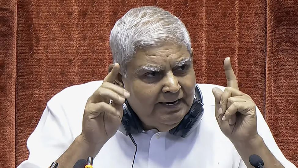 आरएसएस की साख बेदाग, इसकी आलोचना करना संविधान के खिलाफ है: धनखड़