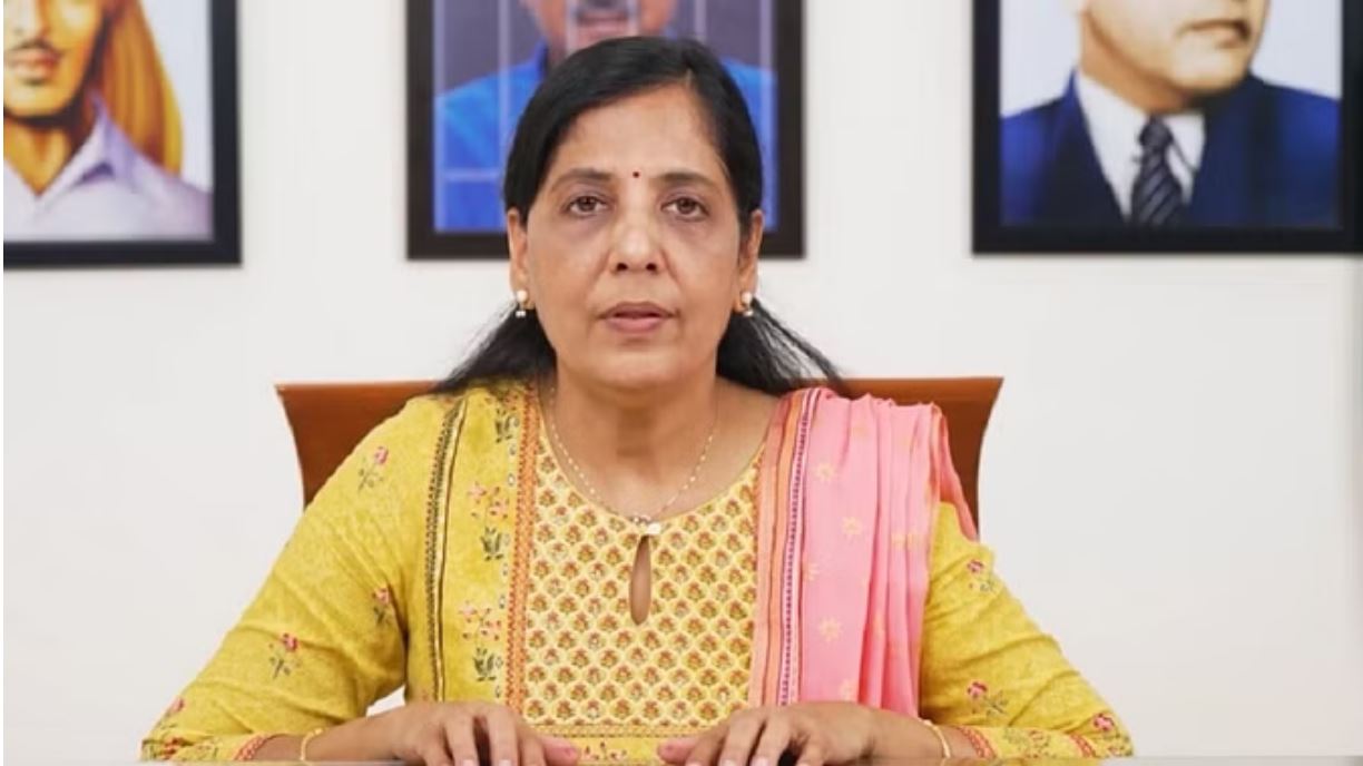 हरियाणा में झाडू़ चलाने की फिराक में 'आप': सुनीता केजरीवाल संभालेंगी मोर्चा