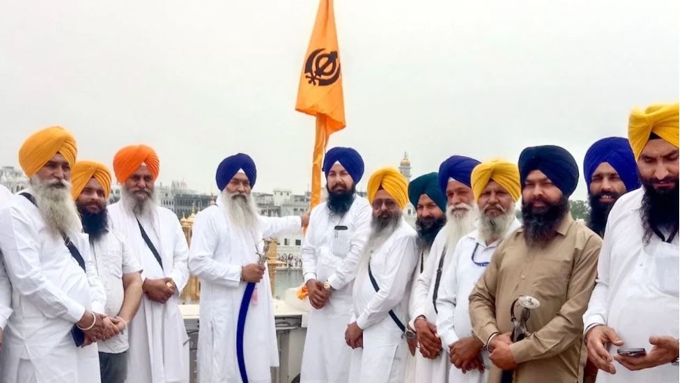 गुरुद्वारे में अब नहीं फहराया जाएगा भगवा झंडा, एसजीपीसी ने लिया बड़ा फैसला