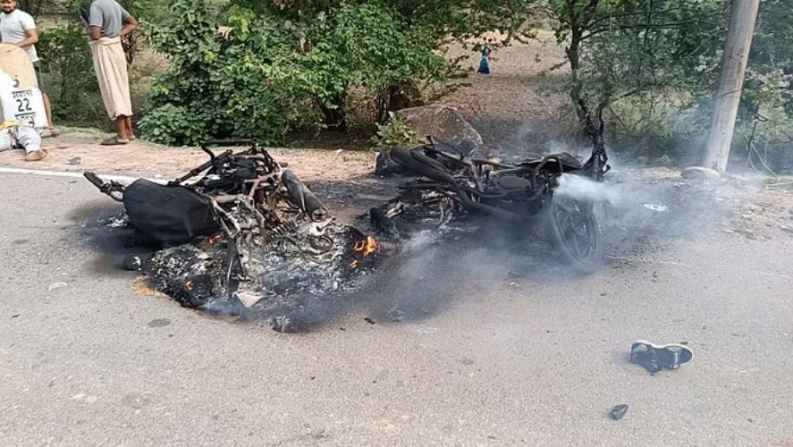 महोबा: दो बाइक की टक्कर के बाद लगी आग; चार लोग जिंदा जले