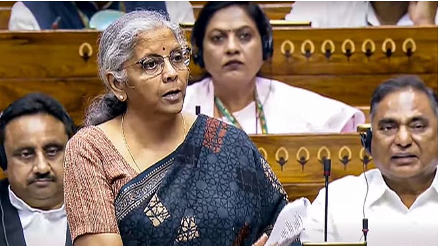 आर्थिक सर्वेक्षण: अर्थव्यवस्था मजबूत राह पर लेकिन चुनौतियों से निपटना जरूरी