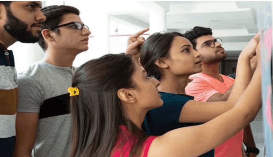 सीए रिजल्ट घोषित: दिल्ली के शिवम मिश्रा ने किया टॉप, दूसरे स्थान पर रहीं वर्षा अरोड़ा