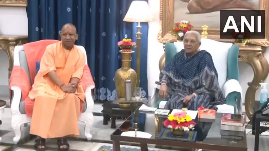 राज्यपाल आनंदीबेन पटेल से मिले यूपी के सीएम योगी आदित्यनाथ
