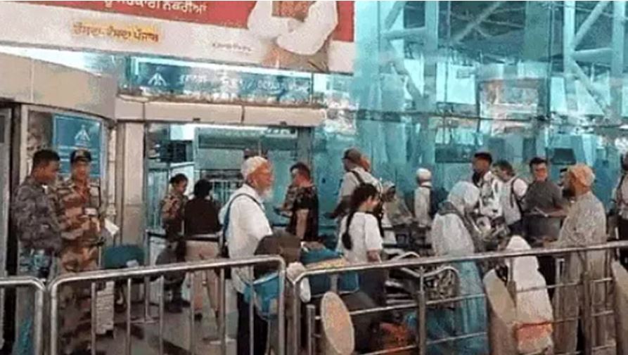 माइक्रोसॉफ्ट का सर्वर बंद होने से अमृतसर एयरपोर्ट पर लगी लाइनें, अथॉरिटी ने निकाला तोड़