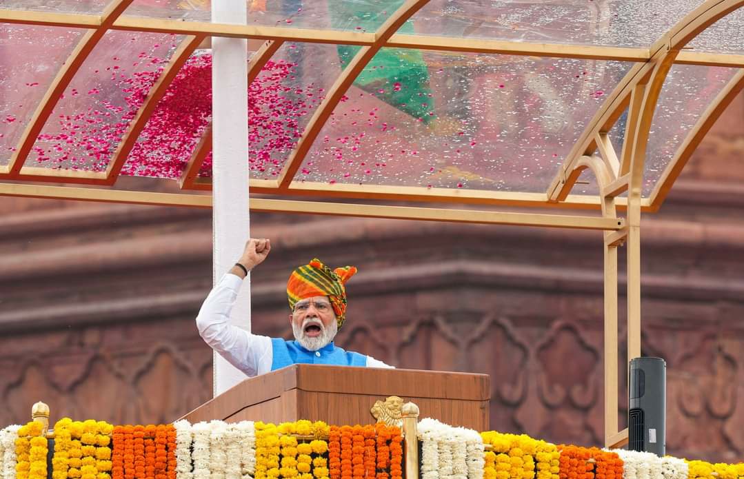 'कम्युनल नहीं, देश में लागू हो सेक्युलर सिविल कोड': लाल किले से बोले पीएम मोदी