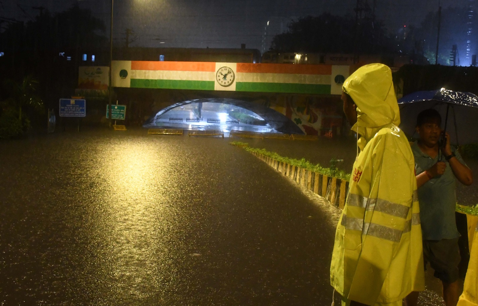 दिल्ली: तेज बारिश के कारण आज बंद रहेंगे सभी स्कूल